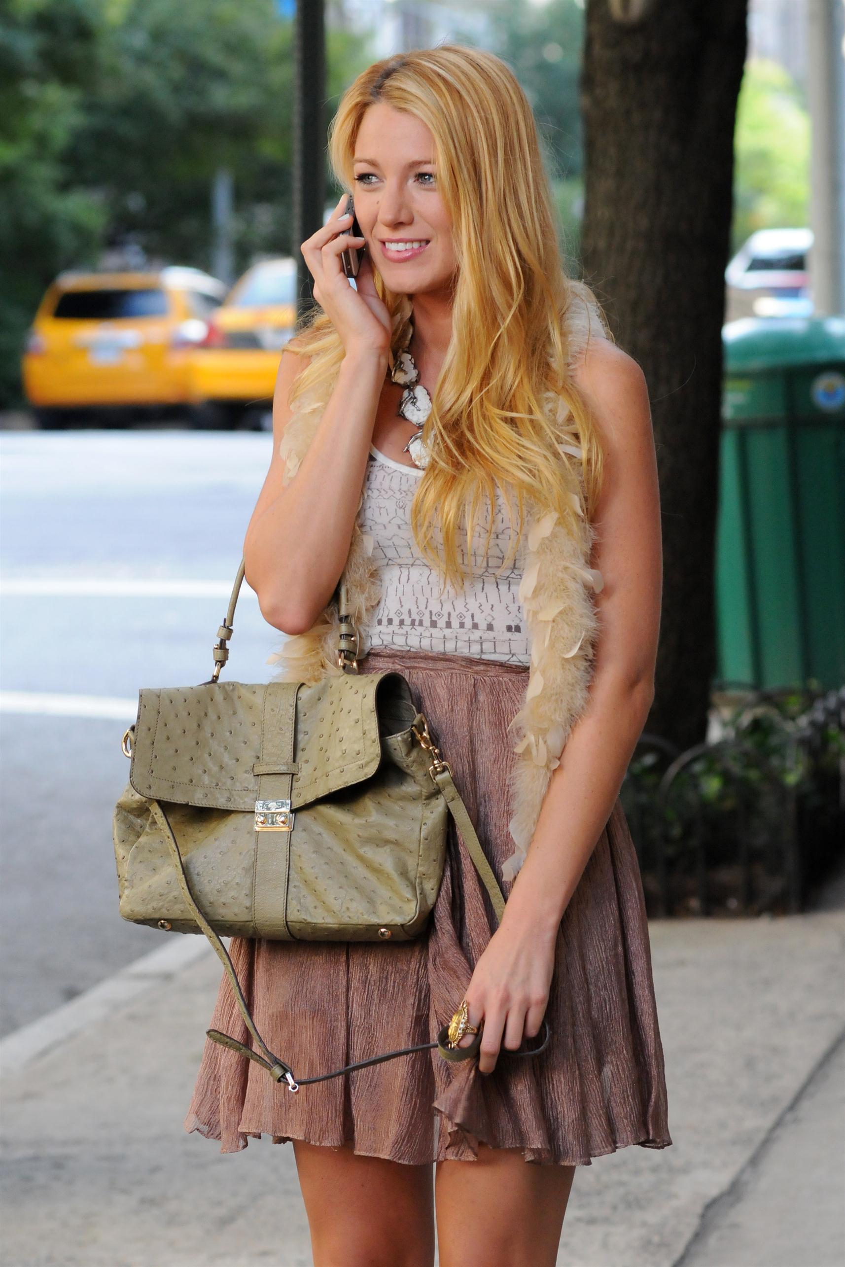 Blake Lively on the set of 'Gossip Girl' shooting on location | Picture 68597